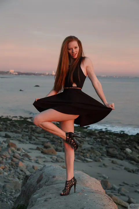 Wendy Patton: Petite Redhead Flashes Her Panties Under a Dress on the Beach – photo 3 of 11