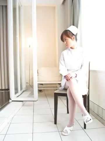 Miina Minamoto – Japanese Nurse Pulls Down Her Pantyhose and Fingers Herself
