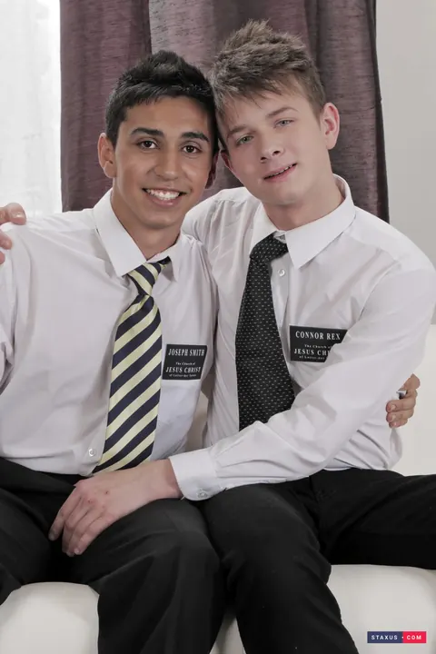 Two Slim Twinks Kiss and Fuck Bareback – photo 10 of 14