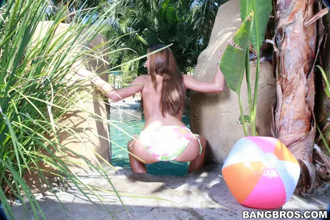 Marry Lynn: Petite Tattooed Brunette Takes a Huge Black Cock Outdoors – photo 5 of 21
