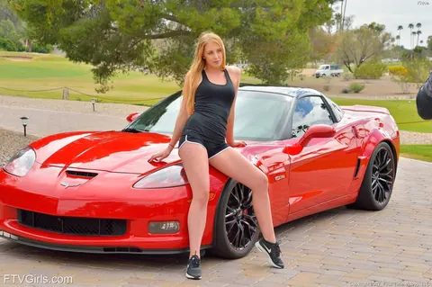 Chloe Scott: Tall Blonde MILF Poses Nude Outdoors and on a Car – photo 16 of 21