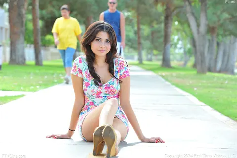 Brunette PAWG Flashes Her Ass on a Public Sidewalk – photo 8 of 15
