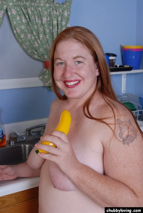 Curvy Mature Redhead Uses a Yellow Dildo on Her Pussy – photo 15 of 16