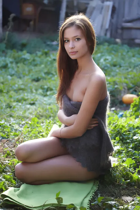 Skinny Brunette Spreads Her Shaved Pussy and Shows Her Feet Outdoors – photo 19 of 21