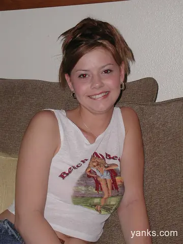 Kelly Q – Slim Blonde Peels Off Her Jeans and Shorts to Spread Her Hairy Slit