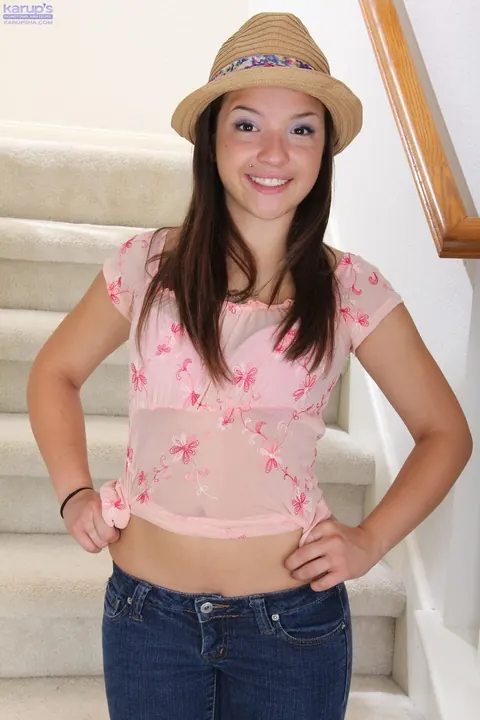 Veronica Berry: Petite Ebony Babe Undresses Out of Her Jeans and Spreads – photo 2 of 21