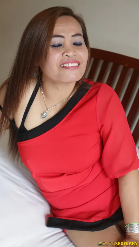 Thai MILF Undresses for POV Missionary and a Cumshot – photo 1 of 20