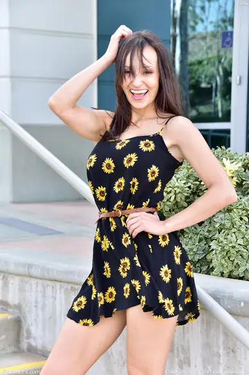 Lexi Luna – Busty Brunette MILF in Glasses and Heels Spreads Outdoors