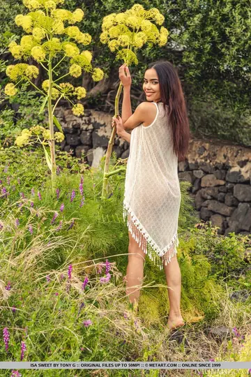 Latina Undresses and Spreads on a Cliff