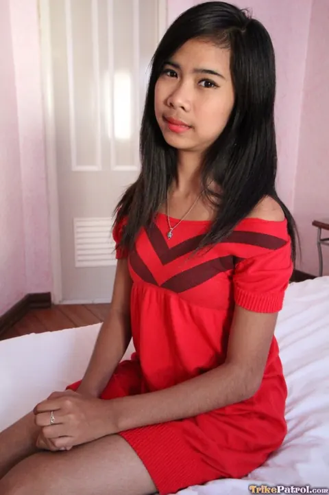 Filipina Strips and Spreads Her Hairy Pussy – photo 2 of 20