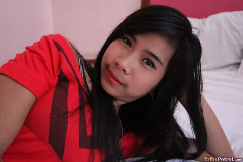 Filipina Strips and Spreads Her Hairy Pussy – photo 3 of 20