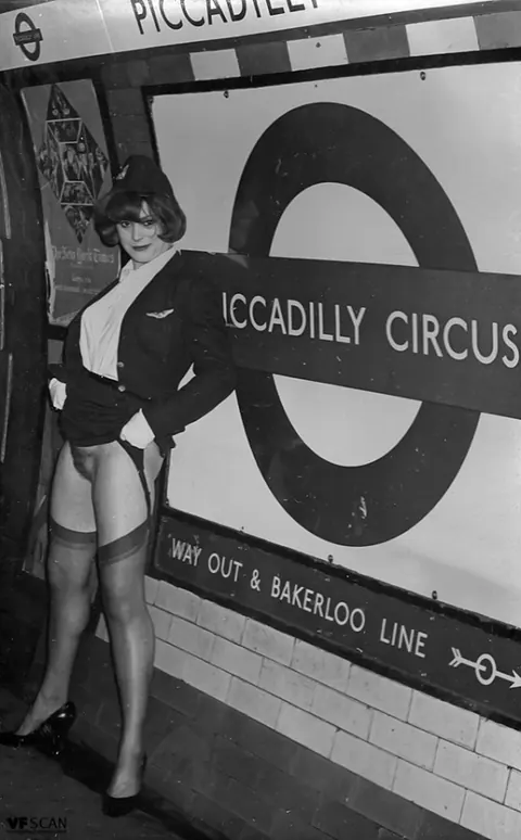 Busty Vintage Model in Stockings Spreads Her Hairy Pussy – photo 11 of 12