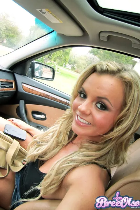 Bree Olson: Slim Curly Blonde Reveals Her Big Tits and Spreads Her Legs Outdoors – photo 9 of 17