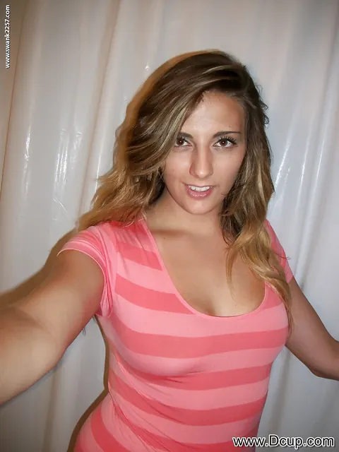 Woman with Big Natural Tits Pulls Panties Aside and Spreads in Selfie – photo 3 of 16