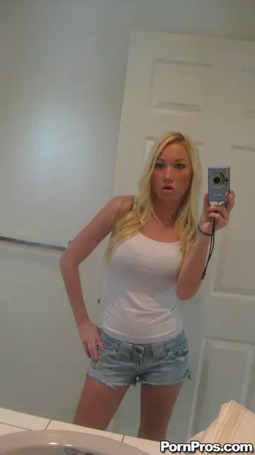 Madison Scott – Blonde with Big Enhanced Tits Undresses and Spreads in the Bathroom Mirror