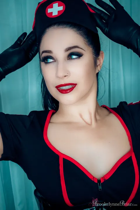 Brookelynne Briar: Brunette with Small Natural Tits Poses Fully Clothed – photo 13 of 15