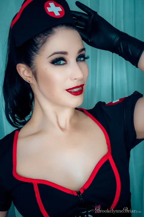 Brookelynne Briar: Brunette with Small Natural Tits Poses Fully Clothed – photo 14 of 15