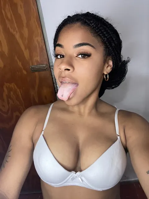 Thick Ebony Latina with Curly Hair Poses Nude – photo 19 of 21
