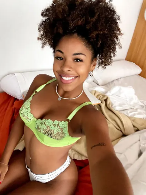 Thick Ebony Latina with Curly Hair Poses Nude – photo 2 of 21