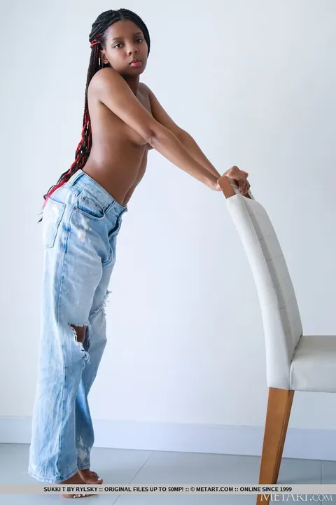 Ebony Woman Pulls Down Her Jeans and Spreads Her Pussy – photo 11 of 18