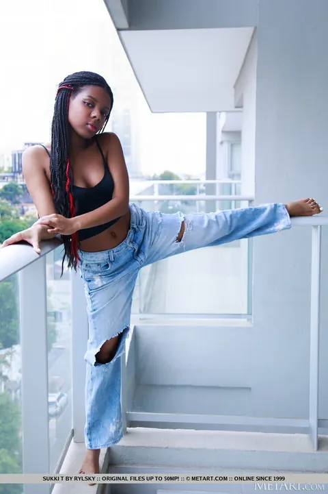 Ebony Woman Pulls Down Her Jeans and Spreads Her Pussy – photo 2 of 18