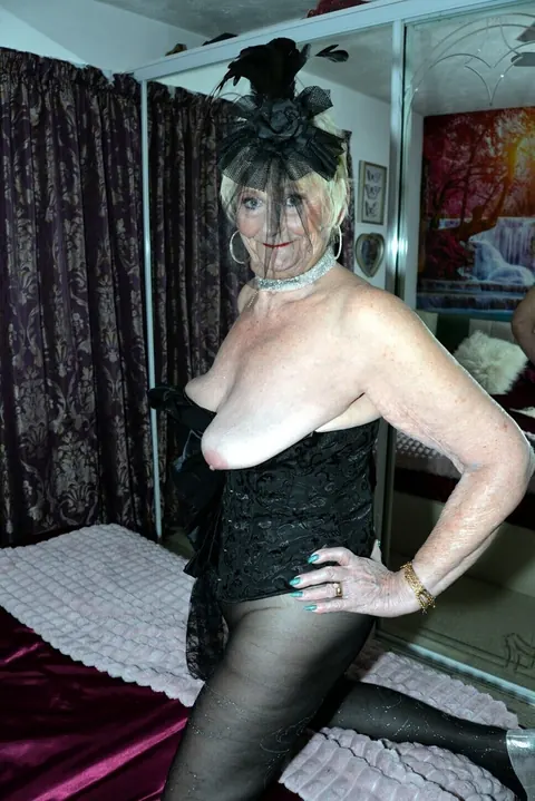 Blonde BBW Poses in Black Lingerie and Pantyhose – photo 11 of 16