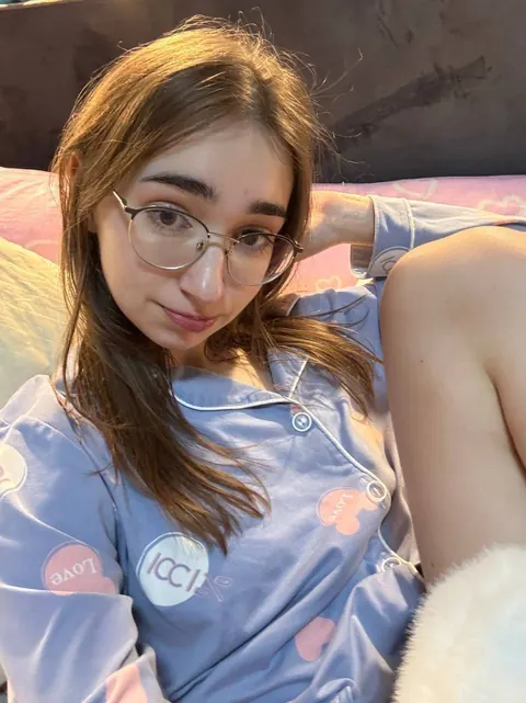 Brunette with Glasses Takes a Facial in a Selfie – photo 2 of 21