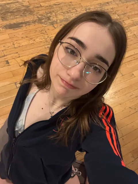 Brunette with Glasses Takes a Facial in a Selfie – photo 15 of 21
