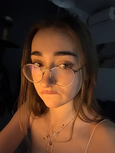 Brunette with Glasses Takes a Facial in a Selfie – photo 16 of 21