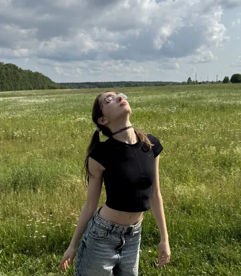 Brunette with Natural Tits and Glasses Takes a Facial Outdoors – photo 15 of 21