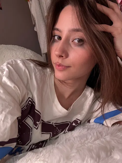 Skinny Brunette Takes Nude Selfies with Her Phone – photo 20 of 21