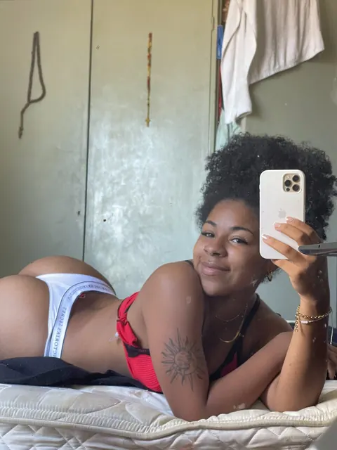 Thick Latina with a Big Ass Strips Nude and Poses – photo 1 of 14