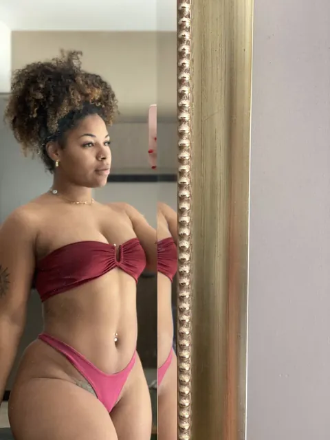 Thick Latina with a Big Ass Strips Nude and Poses – photo 9 of 14