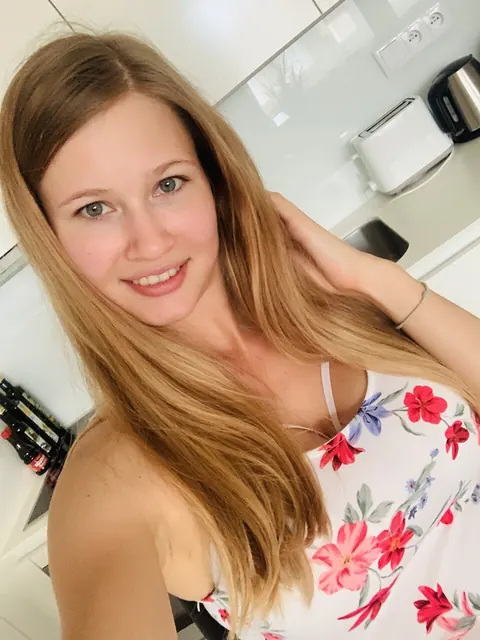 Woman Fucks Outdoors and Takes a Facial – photo 11 of 21
