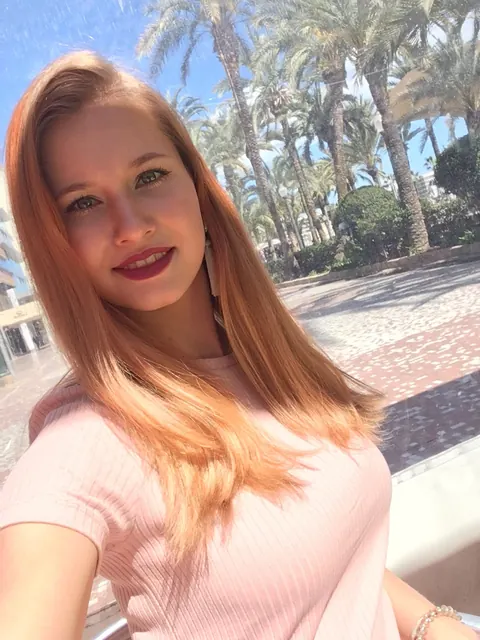 Woman Fucks Outdoors and Takes a Facial – photo 3 of 21