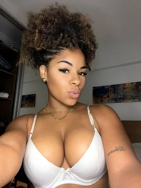 Curvy Ebony Babe with Piercings Poses Nude and Shows Her Big Ass – photo 10 of 21
