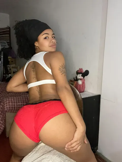 Curvy Ebony Babe with Piercings Poses Nude and Shows Her Big Ass – photo 11 of 21