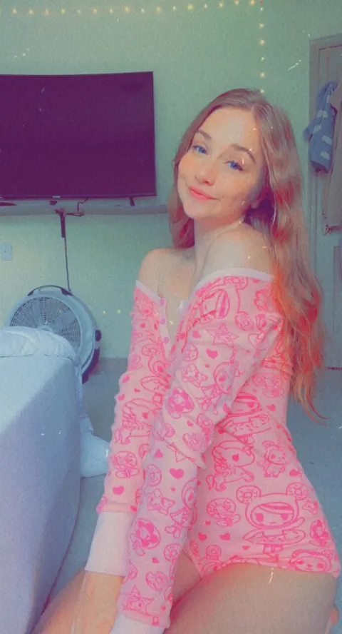 Petite Redhead Strips Out of Her Shorts – photo 6 of 21