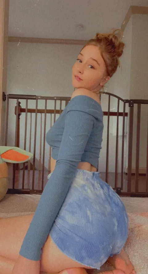 Petite Redhead Strips Out of Her Shorts – photo 5 of 21