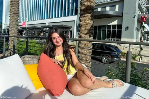 Brunette PAWG Lifts Her Skirt and Flashes Her Ass Outdoors – photo 10 of 15