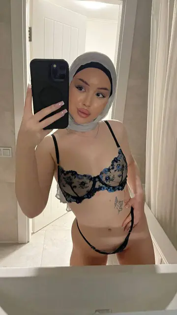 Slim Arab Woman Strips Out of Her Lingerie