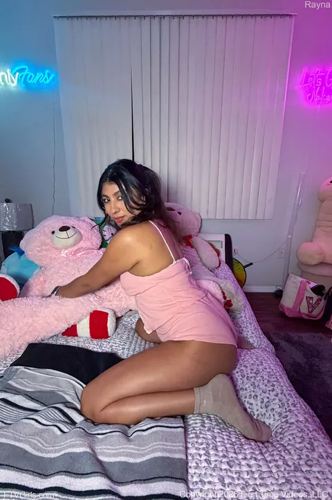 Thick Indian MILF Masturbates with a Dildo on the Bed in Socks – photo 1 of 21