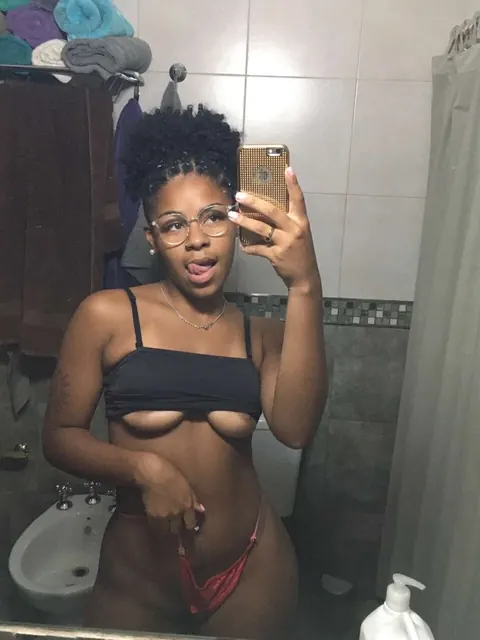 Ebony Latina Brunette Poses for the Camera – photo 12 of 20