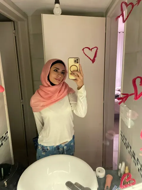 Slim Arab Woman Undresses to Show Her Natural Tits – photo 9 of 20