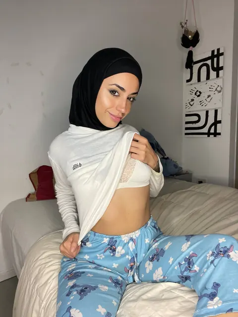 Slim Arab Woman Undresses to Show Her Natural Tits – photo 14 of 20