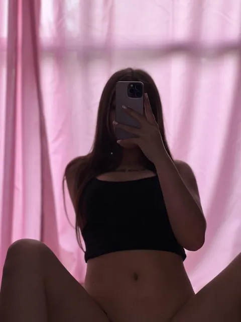 Skinny Brunette Snaps a Selfie in Her Panties – photo 4 of 11