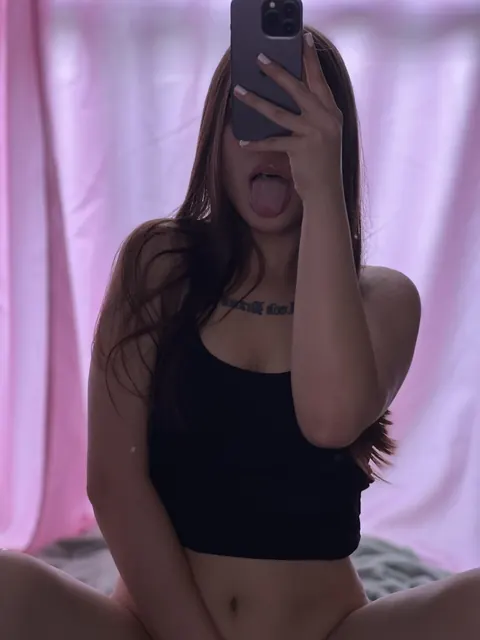 Skinny Brunette Snaps a Selfie in Her Panties – photo 2 of 11