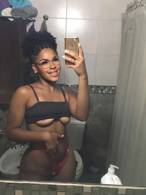 Thick Ebony Brunette Poses Nude and Shows Her Big Ass – photo 9 of 20