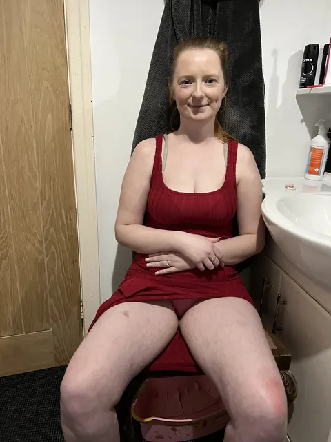 British Redhead Undresses and Poses Nude for Gallery – photo 1 of 20