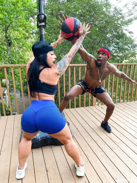 Monica Santhiago: Curvy Latina MILF Fucks Bareback with a Black Man – photo 3 of 21